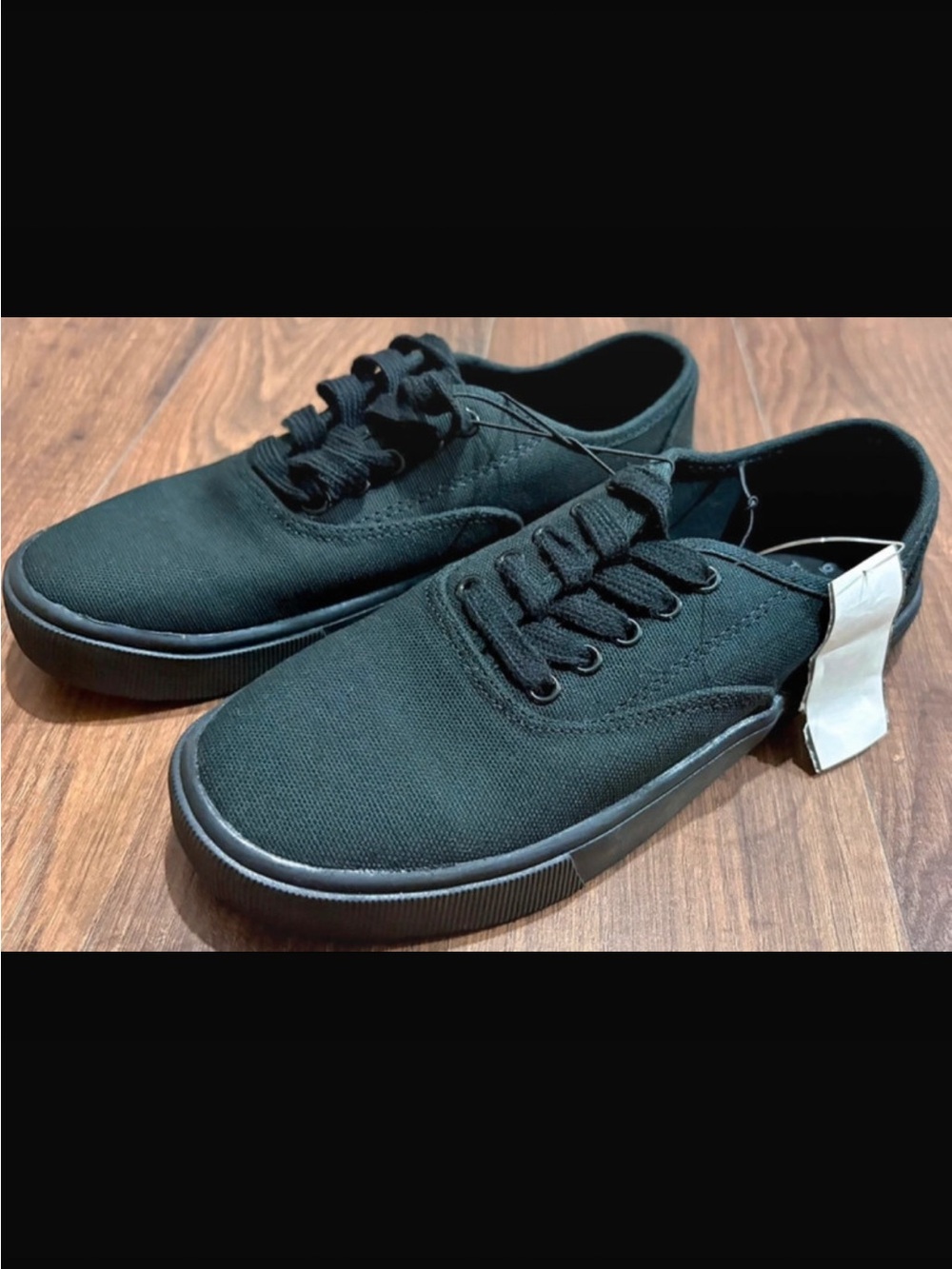 Time and Tru Black Canvas Low-Top Sneakers